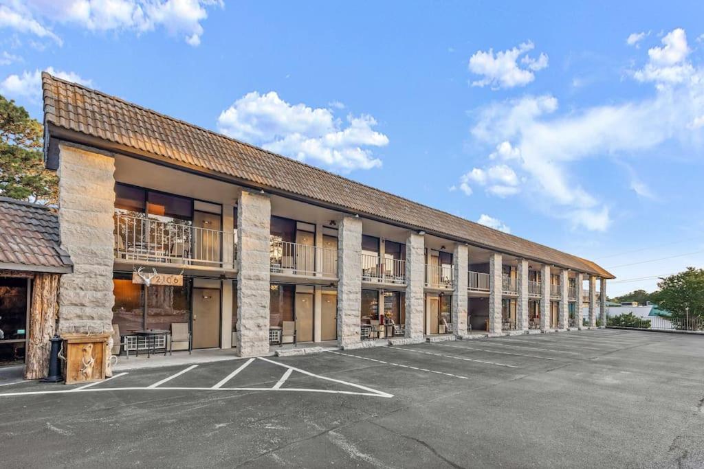 Apartment Stonegate King Bed Wifi 50in Roku Tv Salt Water Pool # 302