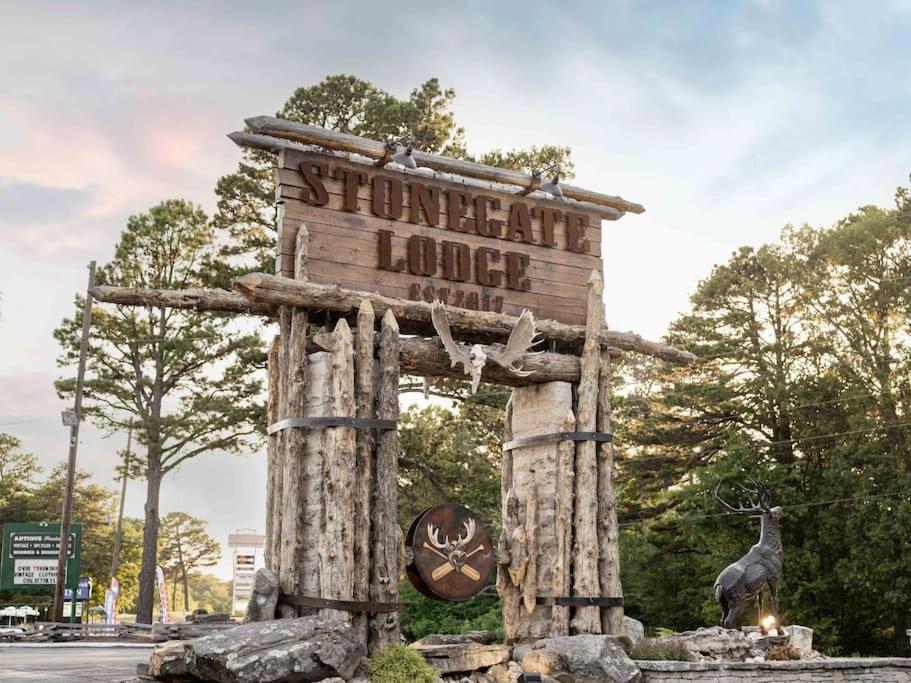 Stonegate King Bed Wifi 50in Roku Tv Salt Water Pool # 302 Apartment Eureka Springs