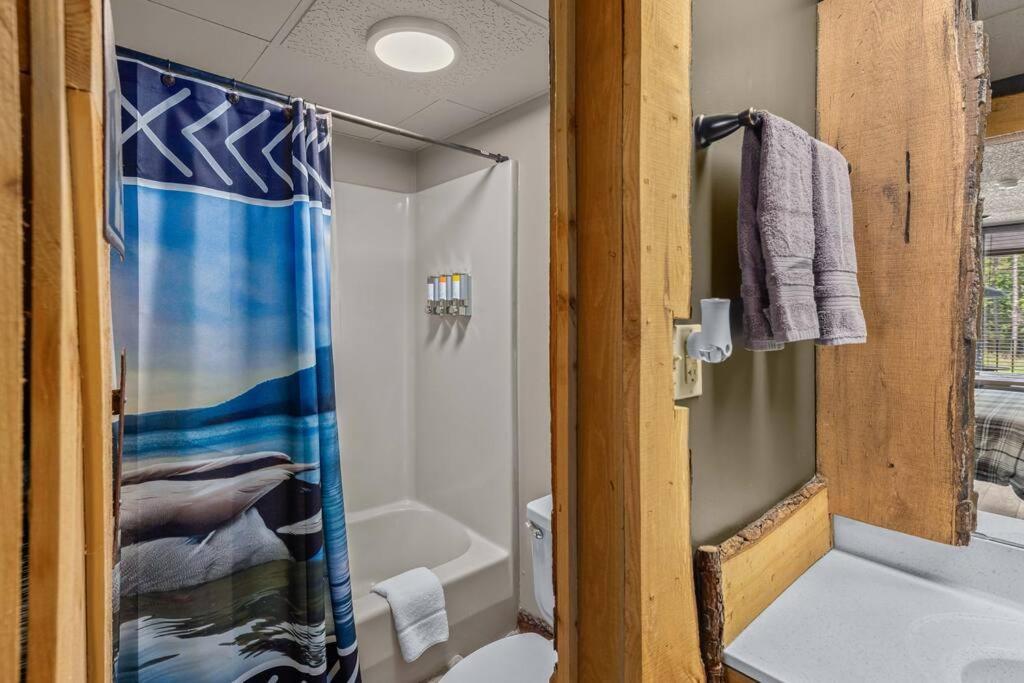 Apartment Stonegate King Bed Wifi 50in Roku Tv Salt Water Pool # 302 *